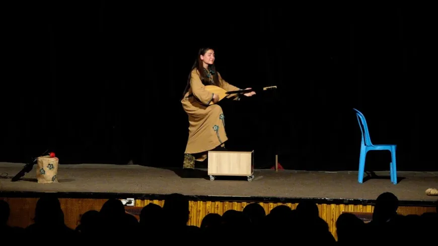 El teatro destaca el viaje de las Unidades de Protección de la Mujer desde el campo de batalla hasta el escenario