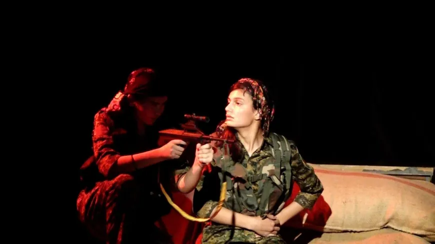 El teatro destaca el viaje de las Unidades de Protección de la Mujer desde el campo de batalla hasta el escenario