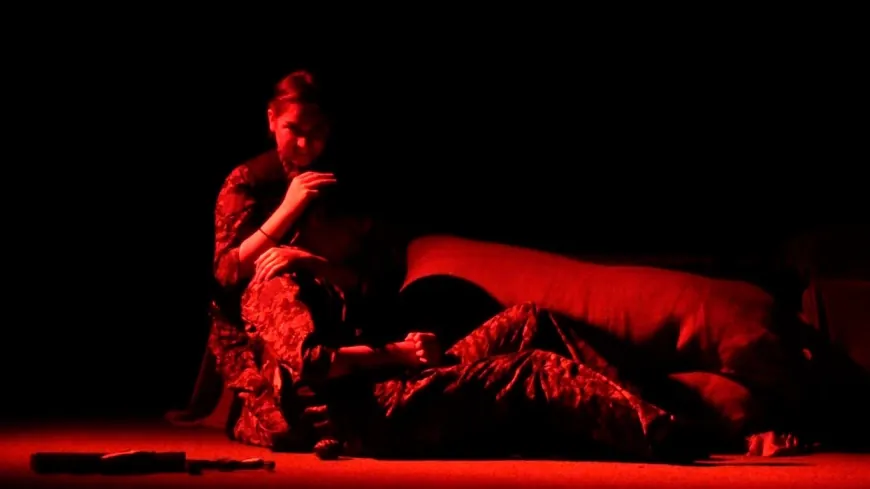 El teatro destaca el viaje de las Unidades de Protección de la Mujer desde el campo de batalla hasta el escenario