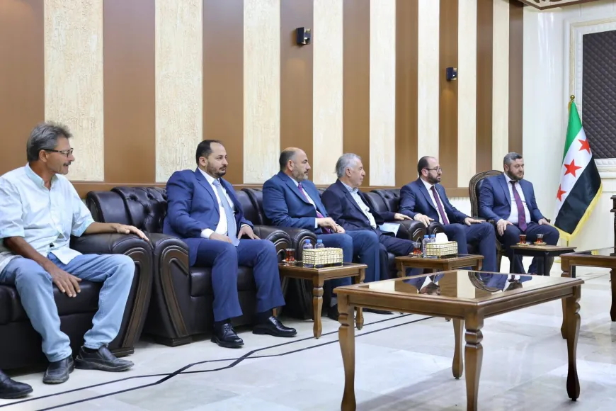 Reunión en Hasaka aborda la integración del Banco Cooperativo Agrícola y la activación de cuatro sucursales para atender a los agricultores