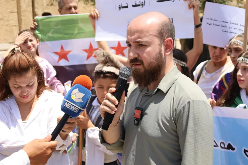 La comunidad siríaca se manifiesta en Hasaka y exige la reforma de la Constitución siria