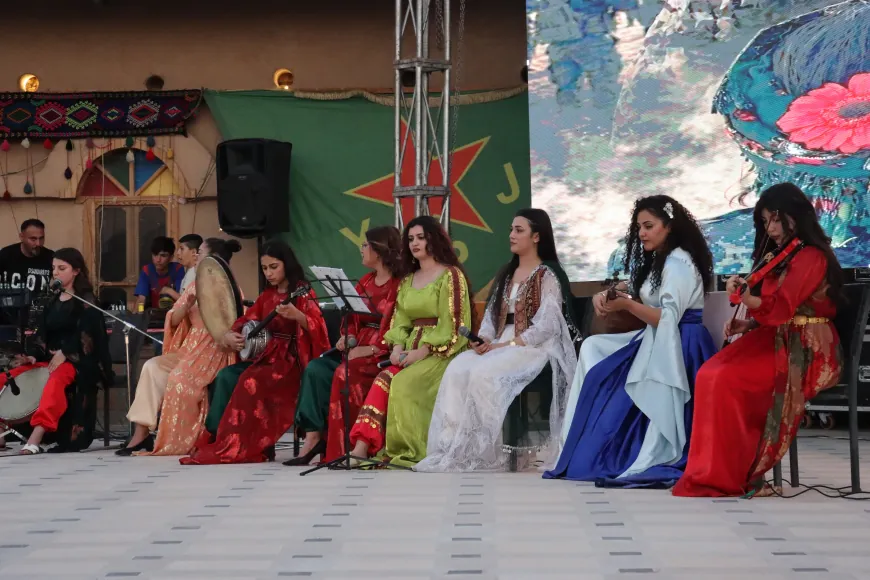 Qamishlo acoge un concierto en apoyo a las YPJ