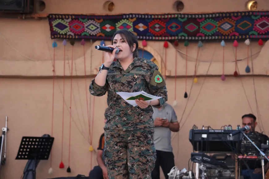 Qamishlo acoge un concierto en apoyo a las YPJ