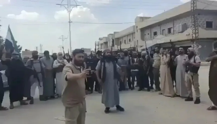 Hombres armados en Serêkaniyê amenazan a los desplazados que desean regresar a la ciudad