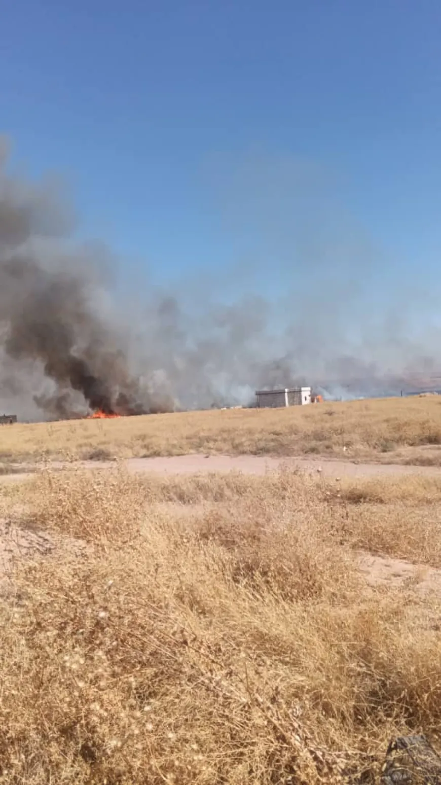 Los equipos de emergencia extinguen tres incendios en Tel Tamr