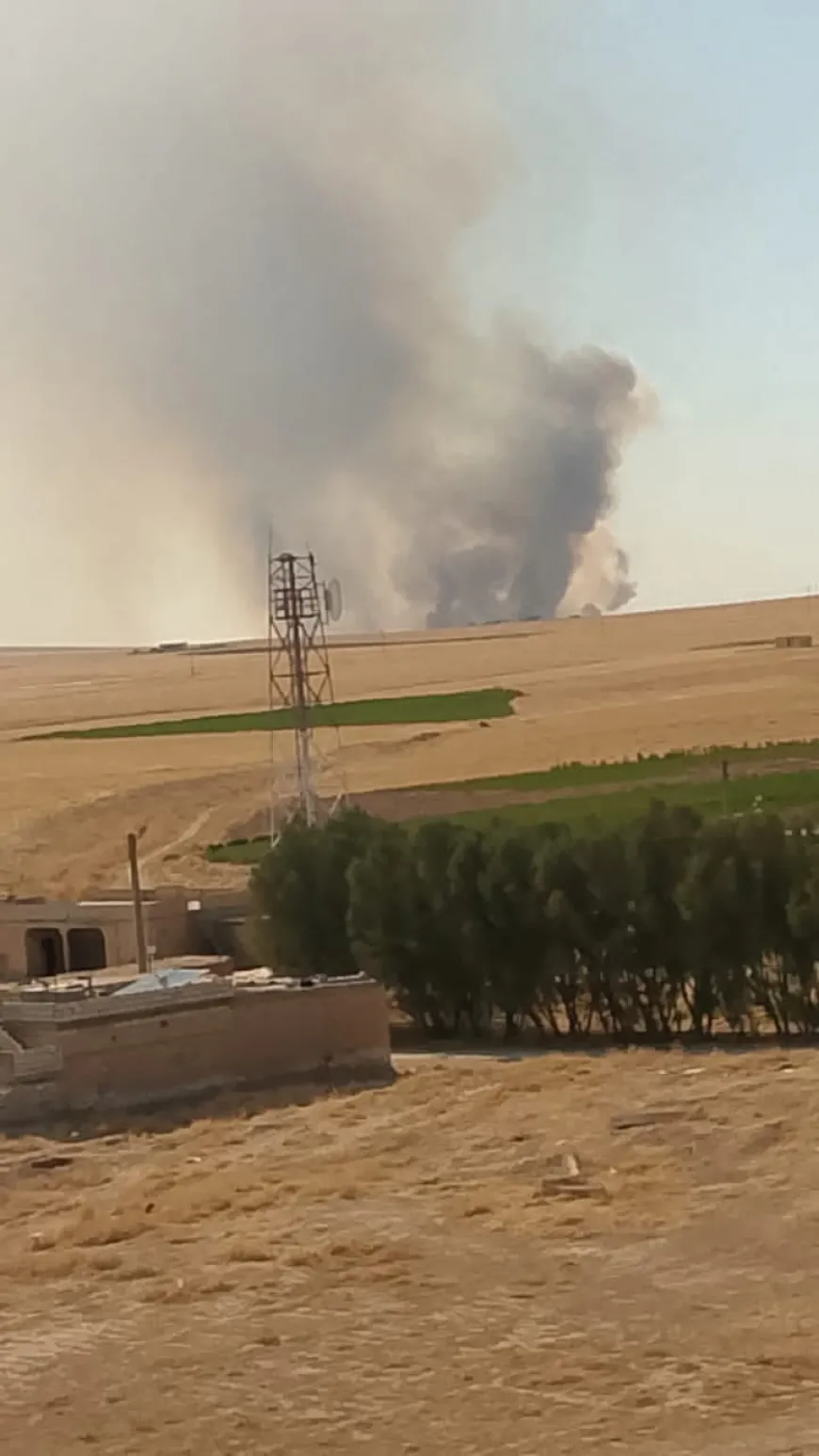 Un incendio afecta campos agrícolas en las afueras de Tel Tamr