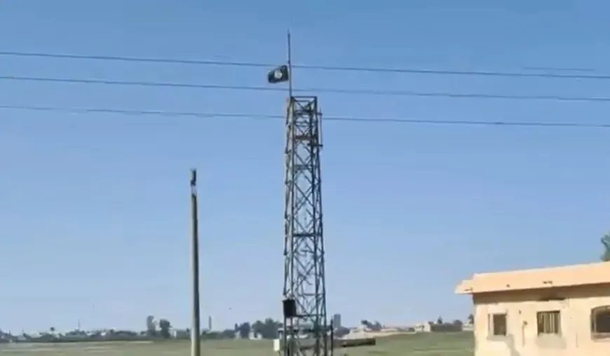 Aparecen una bandera del ISIS y grafitis pro el grupo en Al-Zubari, Deir ez-Zor