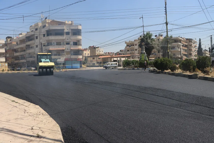 El Ayuntamiento Popular de Qamishlo completa el 50 % de las obras de asfaltado de las calles