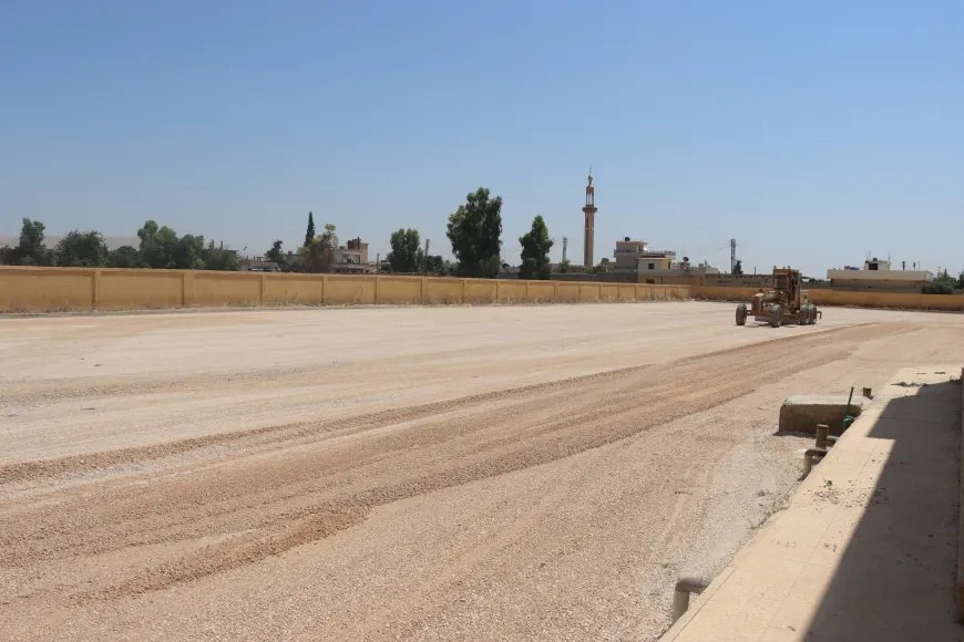 El Ayuntamiento de Qamishlo construye un nuevo aparcamiento para vehículos de servicio