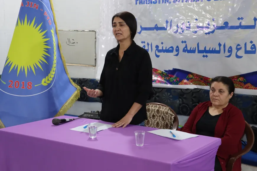 Un panel en Tirbespiyê afirma que la construcción de un Estado democrático comienza con la participación de las mujeres