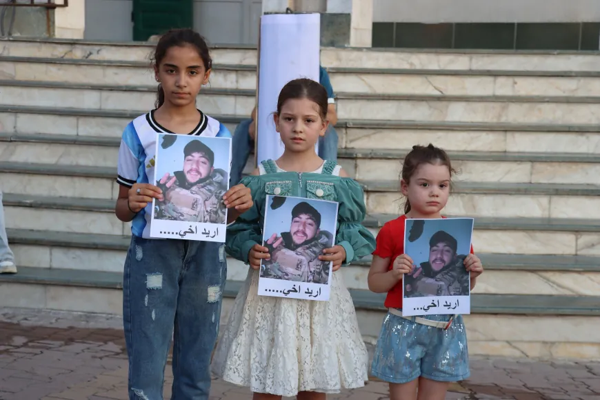 Familiares de detenidos exigen en Qamishlo la liberación de sus hijos