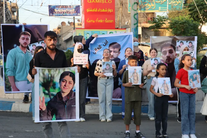 Familiares de detenidos exigen en Qamishlo la liberación de sus hijos