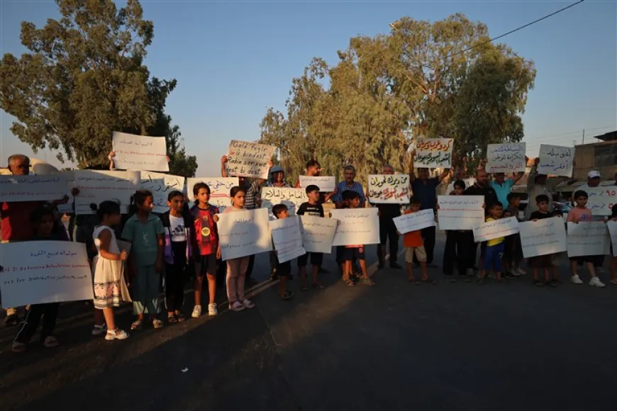 Habitantes de Tel Tamr protestan contra el alza de los precios
