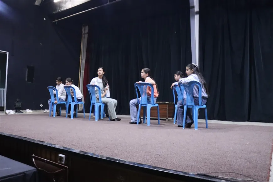 Una directora de teatro rompe el silencio social a través del escenario