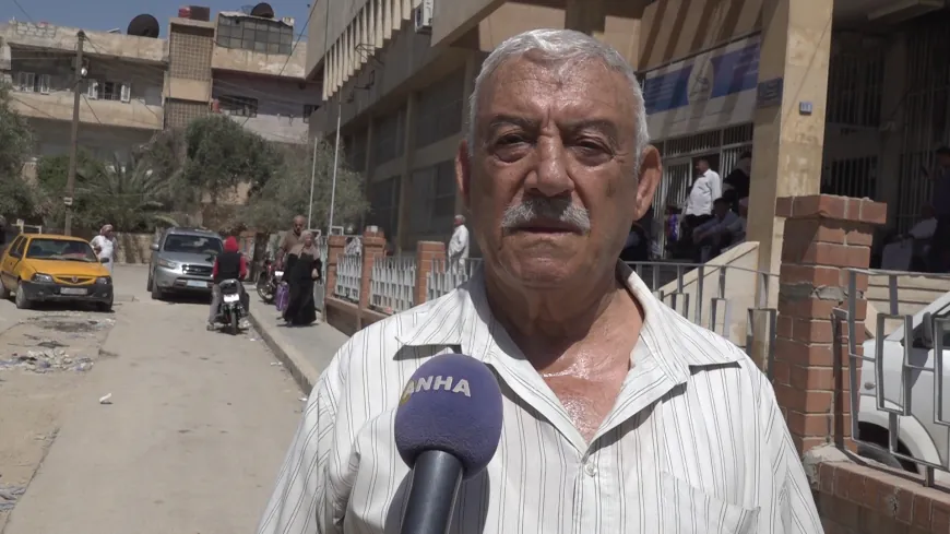 Largas filas en Hasaka ante el fin del plazo para cambiar los billetes antiguos