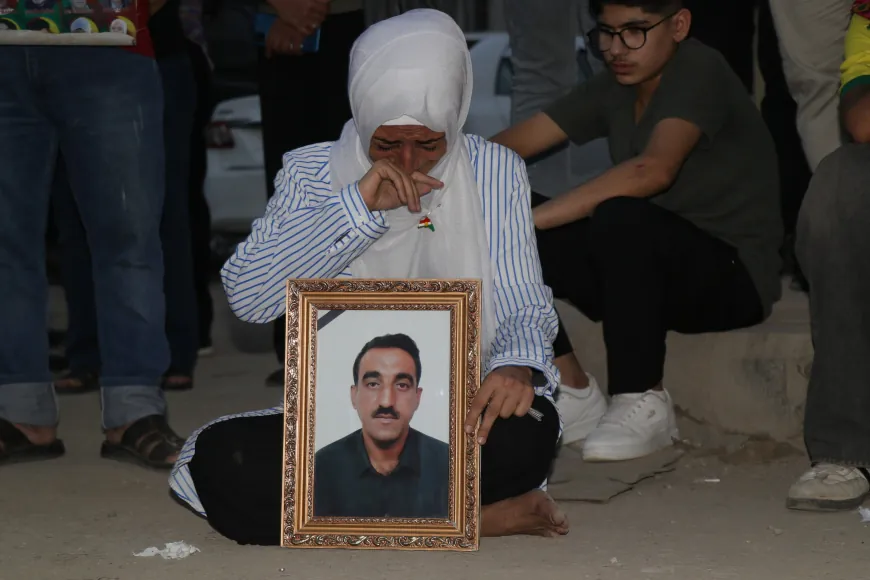 Los habitantes de Qamishlo conmemoran a las víctimas del atentado del barrio Gharbi