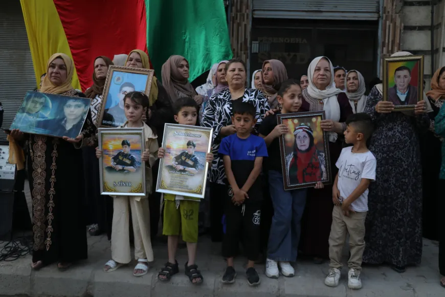 Los habitantes de Qamishlo conmemoran a las víctimas del atentado del barrio Gharbi