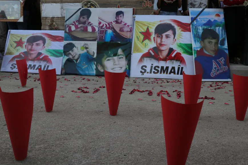 Los habitantes de Qamishlo conmemoran a las víctimas del atentado del barrio Gharbi