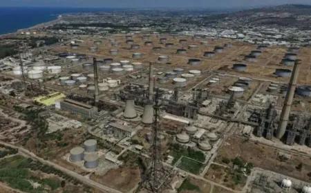 Suspenden a cientos de trabajadores en las refinerías de Homs y Baniyas del trabajo