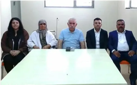 Omer Ocalan comparte fotografías de su encuentro con el líder Abdullah Ocalan
