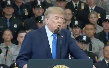 Trump vuelve a amenazar a Omán con bombardearlo