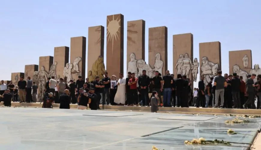 Conmemoran a los mártires del genocidio en Solax
