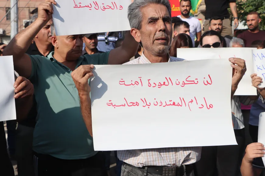 Protestas condenan los ataques contra los desplazados de Serêkaniyê