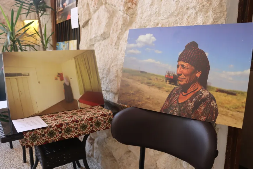 En Qamişlo se inaugura la exposición del Archivo de la Comunidad Yazidí