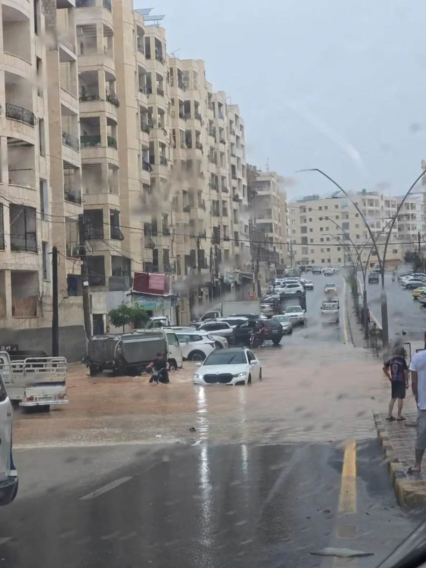 Fuertes lluvias caen en Idlib tras una jornada de intenso calor