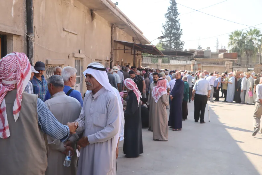 Jubilados de Qamishlo denuncian el colapso del sistema de pago de pensiones