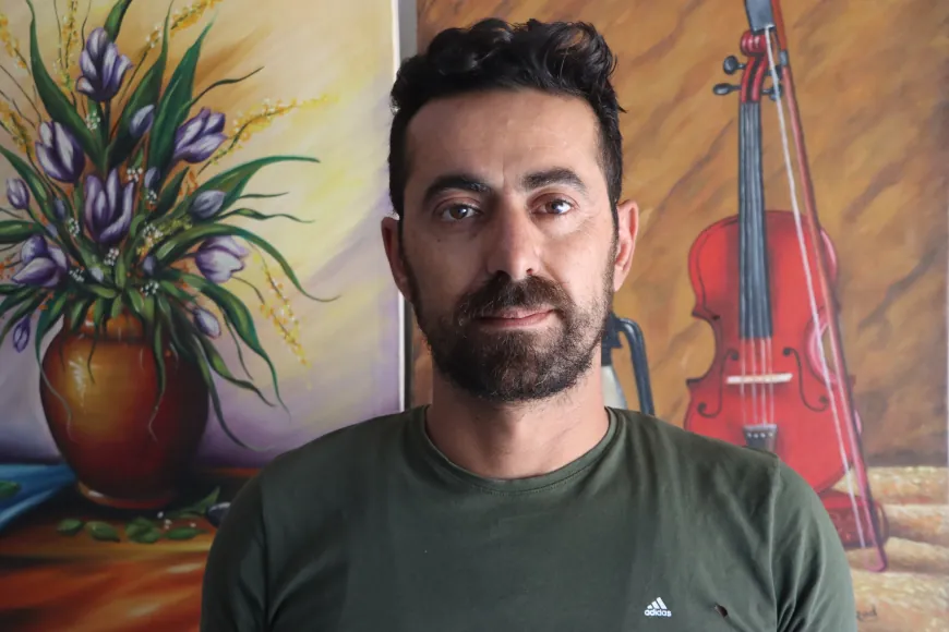 Un pintor de Qamishlo lleva la cultura y el folclore kurdos a sus cuadros