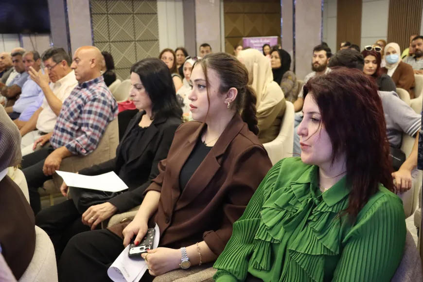 Un panel en Qamishlo aborda la situación de los kurdos no registrados en Siria