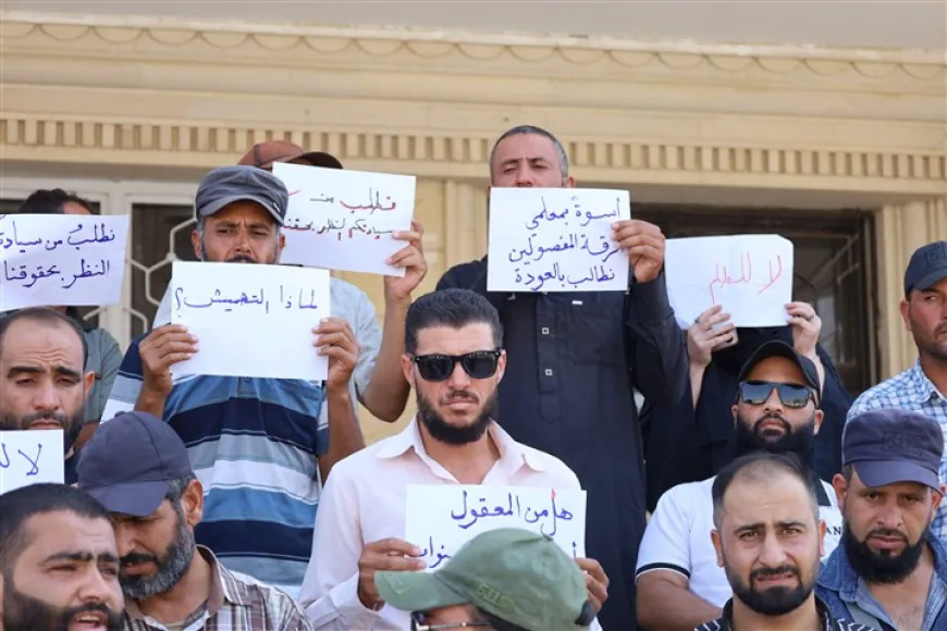 Los profesores despedidos protestan en Hasaka
