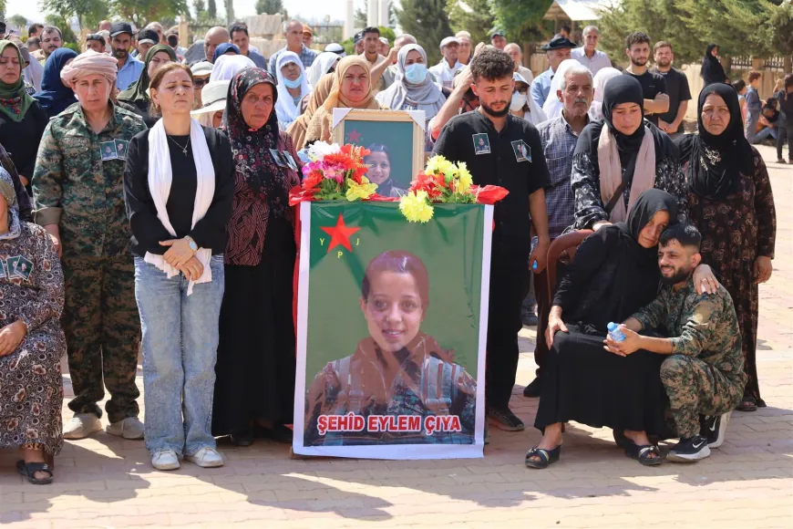 Celebran en Hasaka una ceremonia en memoria de tres combatientes de las YPJ