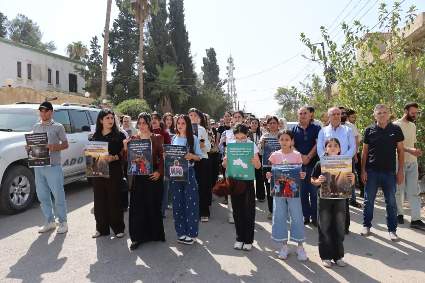 Padres y estudiantes en Qamishlo piden que se desarrolle la decisión de educación del idioma kurdo