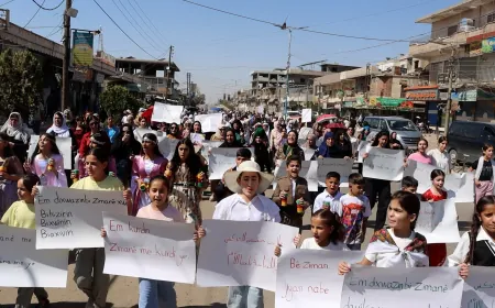 Miles de personas se manifiestan en Jazira contra la reducción de las clases de lengua kurda
