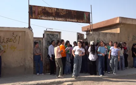 Los estudiantes se niegan a entrar en las escuelas y exigen el derecho a aprender en su idioma