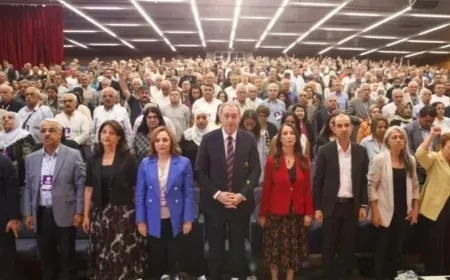 Tulay Hatimoğulları y Tuncer Bakırhan reelegidos como copresidentes del Partido DEM