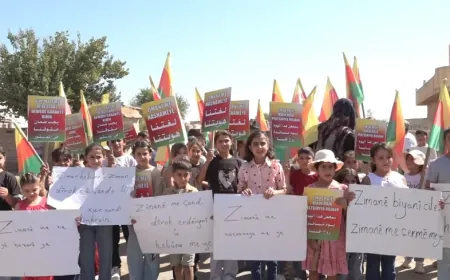 Habitantes de Amûdê protestan para exigir el reconocimiento del kurdo como lengua oficial