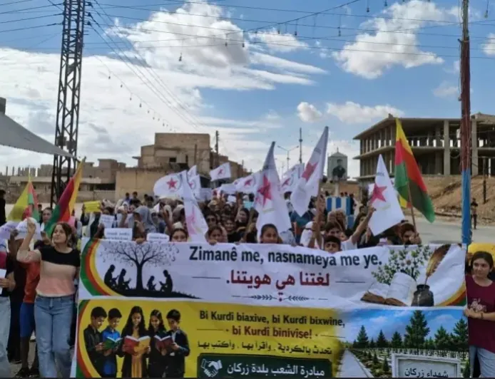 Jóvenes organizan una manifestación en Zirgan