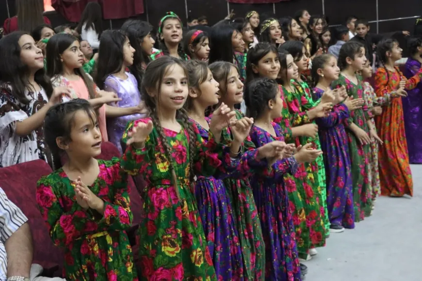 Cientos de niños participan en el noveno Festival Infantil de Kobanê