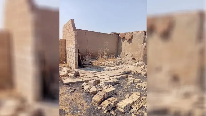 Una base militar turca impide a un residente de la aldea de Al-Arisha renovar su vivienda