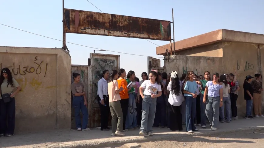 Los estudiantes se niegan a entrar en las escuelas y exigen el derecho a aprender en su idioma