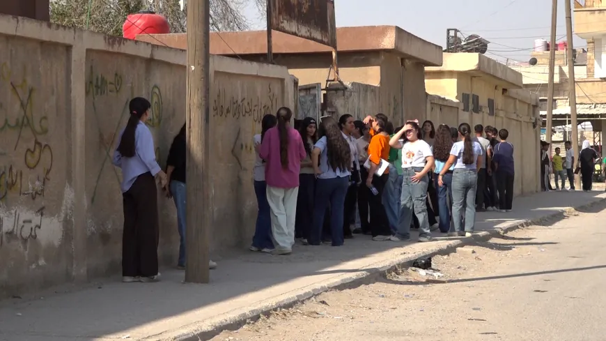 Los estudiantes se niegan a entrar en las escuelas y exigen el derecho a aprender en su idioma