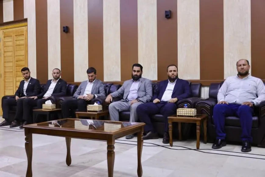 El gobernador de Hasaka se reúne con una delegación de la Cámara de Comercio