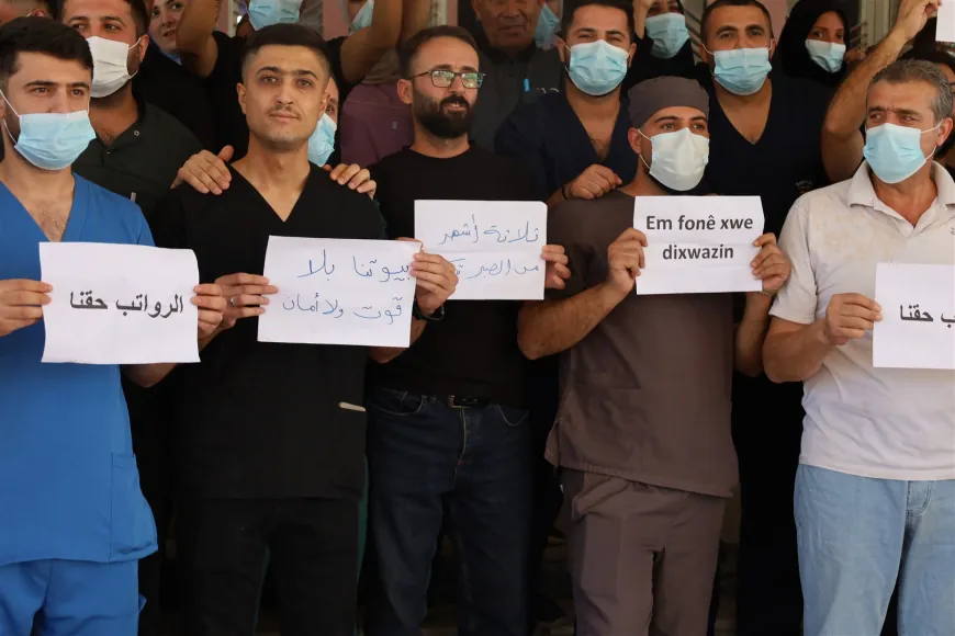 Los trabajadores de la salud protestan por el retraso del salario de tres meses