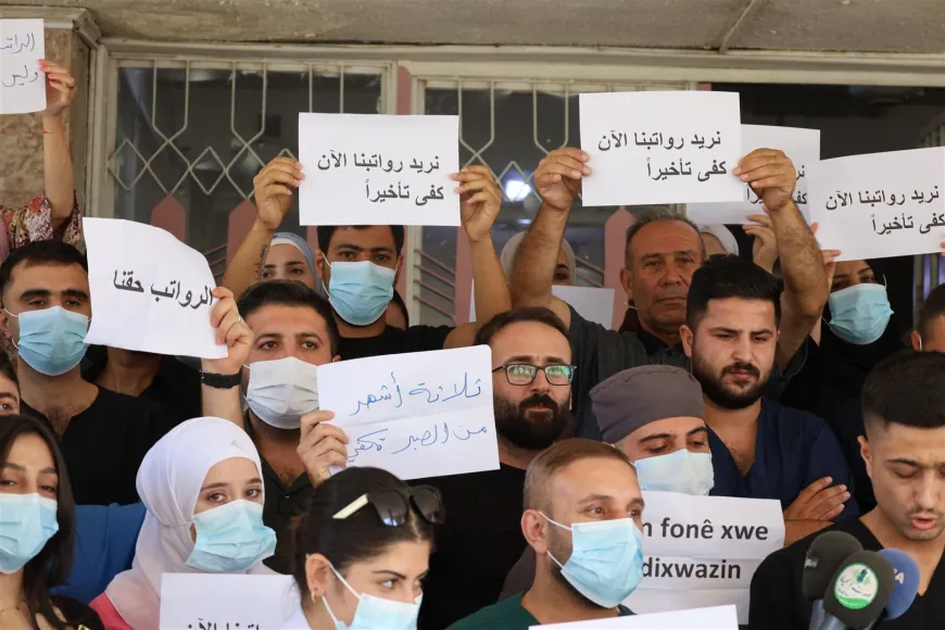 Los trabajadores de la salud protestan por el retraso del salario de tres meses