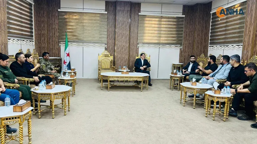 Mazlûm Ebdî se reúne con el comandante de Alepo para abordar la seguridad en Kobanê