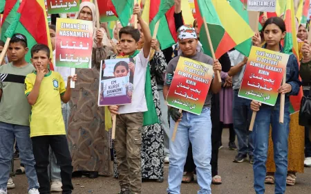Residentes de Qamishlo y Hasakah: Quemar la bandera kurda es un ataque a la victoria de la revolución