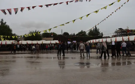 Concluye en Dêrik el primer día de la ceremonia de condolencias para las familias de 19 guerrilleros